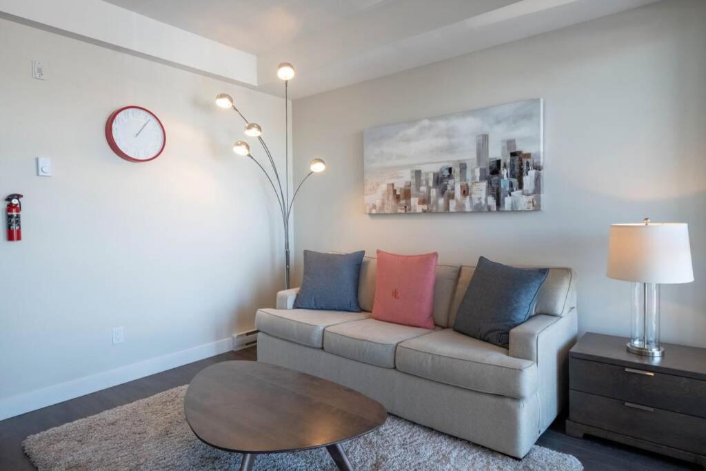 Clean 4Th Floor 1 Bedroom Apt In Old Town China Town Victoria Exterior photo